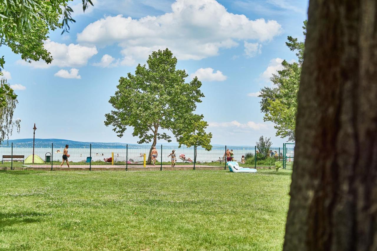 Catamaran Apartments - Hostaid Шиофок Экстерьер фото