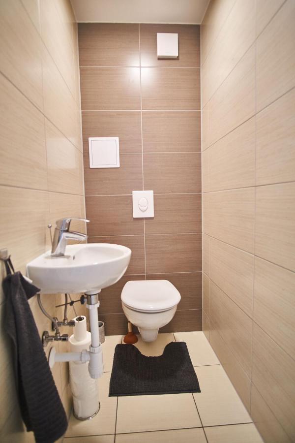 Catamaran Apartments - Hostaid Шиофок Экстерьер фото