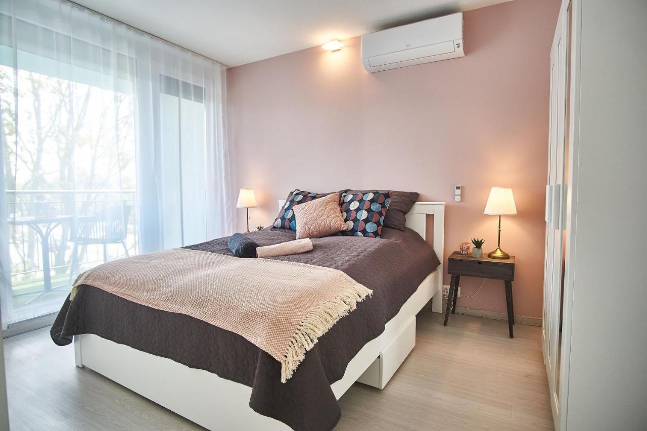 Catamaran Apartments - Hostaid Шиофок Экстерьер фото